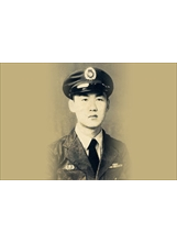 民國四十八年，殷勝祥是部隊中年輕的中士駕駛。之照片