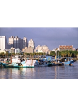 臺南市安平漁港兼具漁業與觀光功能。之照片
