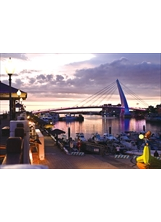 漁人碼頭是欣賞淡水夕陽的勝地。之照片