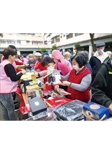 女青年隊聯誼會安排趣味闖關園遊會，八德榮家長輩樂開懷。（圖／八德榮家）之照片