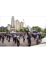 三軍樂儀隊以壯盛軍容，護持故前國防部長李天羽一級上將移靈安厝。（圖／軍聞社）之照片