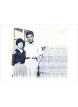 作者史習儉、王榕蘭伉儷新婚時，攝於屏東市「崇蘭里」眷村。之照片