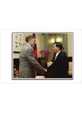 陳總統於總統府接見美國韓越戰退伍軍人協會總會長威廉．貝契爾先生。（總統府提供）之照片