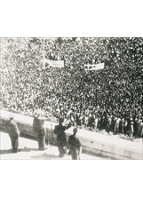對日抗戰勝利，臺灣光復，先總統蔣公蒞臺巡視，民眾歡呼相迎。之照片