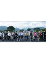 竹東榮院成立自行車社，大夥享受騎乘單車的樂趣。（易立邦攝）之照片