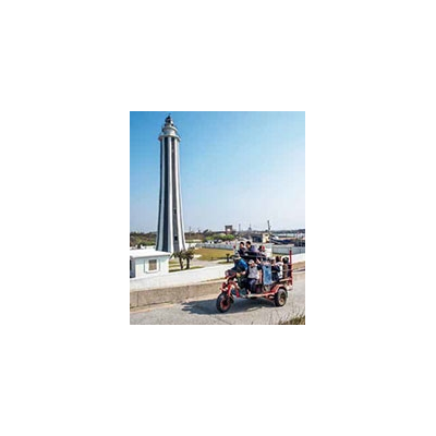芳苑燈塔是彰化王功地區著名的景點，搭乘蚵車是具特色的體驗活動。