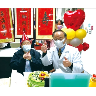 新竹榮家：史銀柱爺爺在北榮新竹分院療養，榮家安排以視訊慶生。