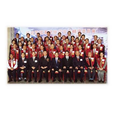 陳總統出席輔導會五十周年慶祝大會，與各類楷模合影留念。（張光棣攝）